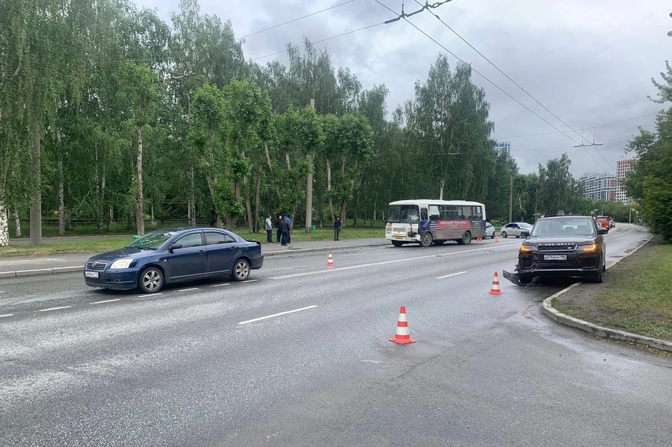 Авария произошла на улице Щербакова. Фото: Отделении пропаганды Госавтоинспекции по Екатеринбургу