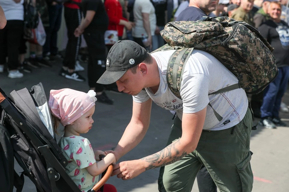 Своим главным мотивом новобранцы называют любовь к своей стране и желание защитить детей, обеспечив им мирное небо над головой. Фото: Сергей Булкин/NEWS.ru/TACC.