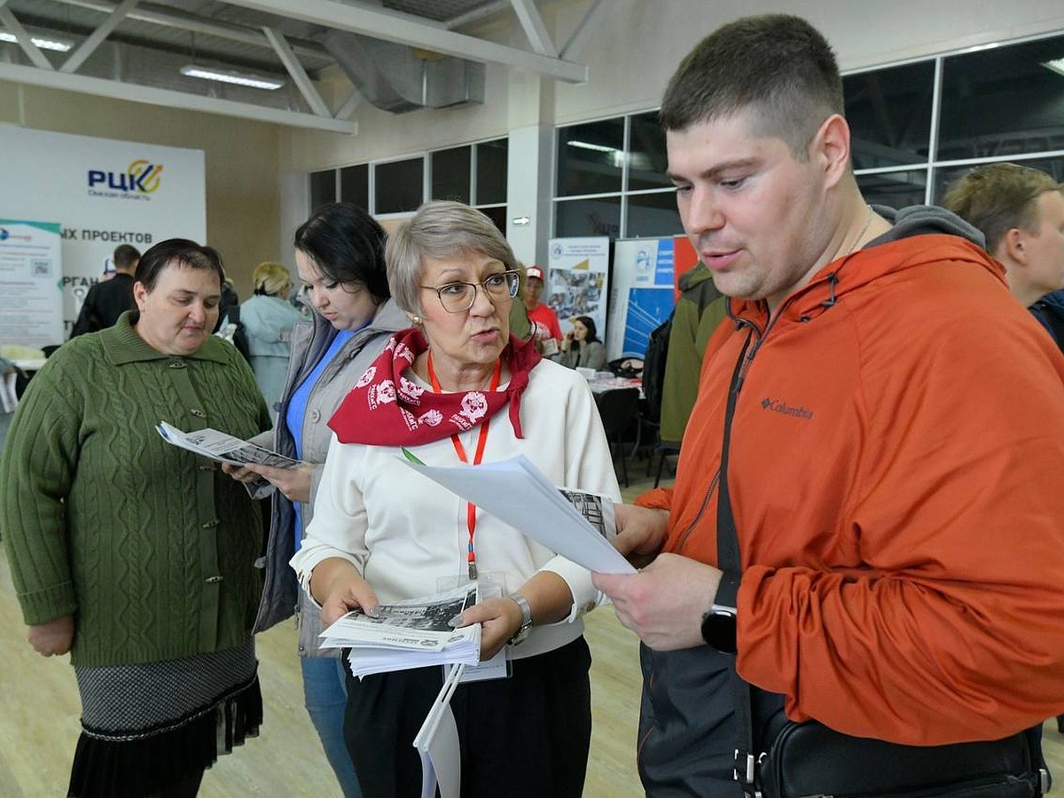 Ярмарку вакансий в Омской области в первые часы ее работы посетили 5 тысяч  человек - KP.RU