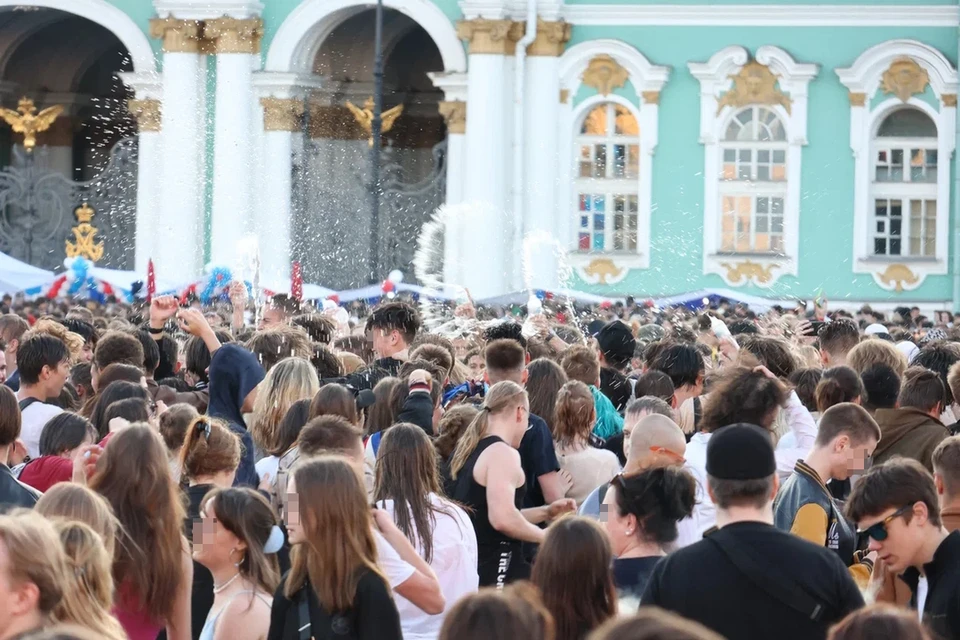 Школьница пострадала после выпускного в Петербурге - предварительно, над ней надругался таксист.