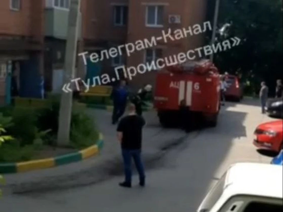В Тульском Криволучье пожарные спасли женщину из горящей квартиры