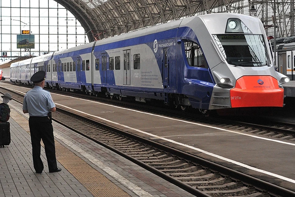 Скорость электрички в метро. Электропоезд. Электрички Украины. Наше Подмосковье электричка.