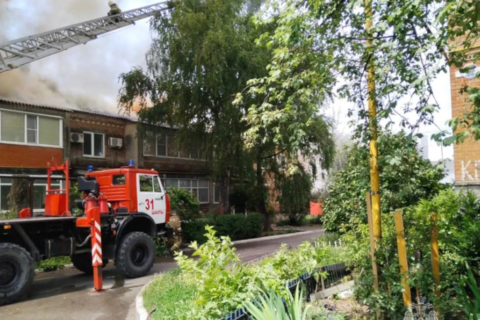 Площадь пожара составила 250 квадратных метров. Фото: ГУ МЧС по Ростовской области.