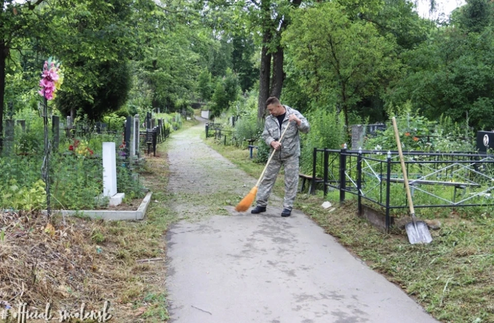 «Зеленстрой» усиливает работу по содержанию смоленских кладбищ. Фото: пресс-служба администрации города.