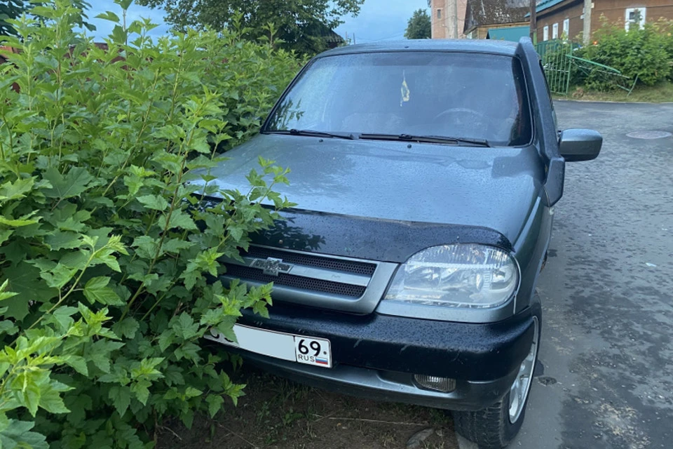 Угнанный автомобиль полицейские обнаружили в посёлке Пено. Фото: УМВД России по Тверской области.