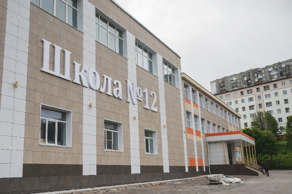 В школе №12 уже отремонтировали фасад и кровлю, заменили внутренние инженерные системы. Фото: gov-murman.ru