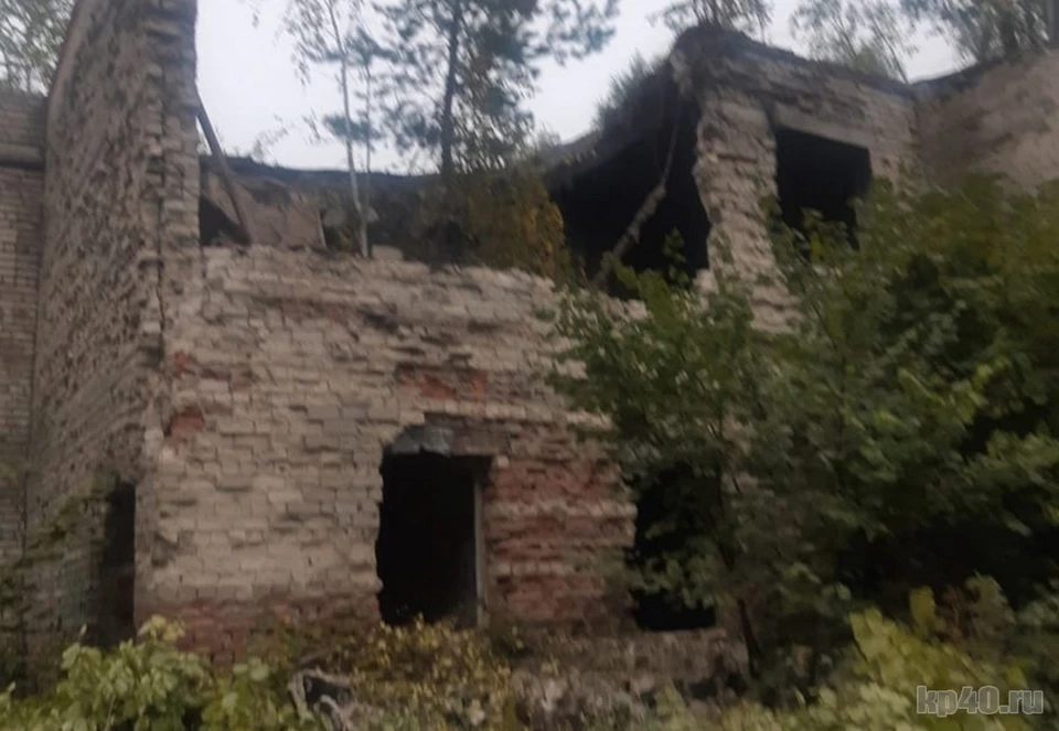 Подсудимый не соблюдал нормы безопасности и эксплуатации нежилого здания, расположенного рядом с деревней Рождествено