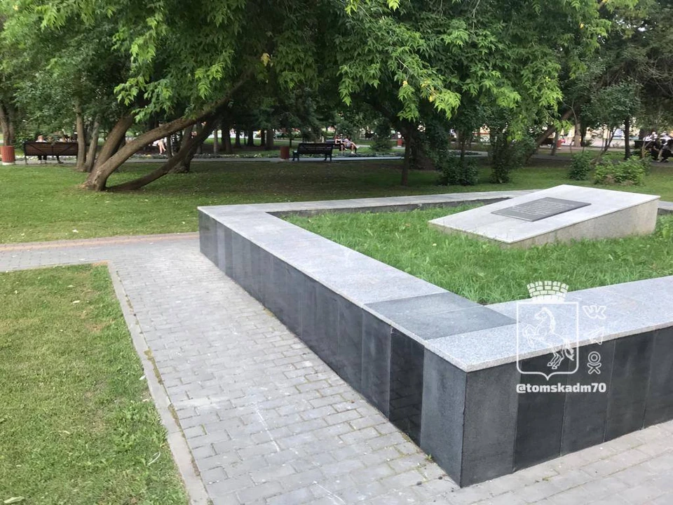 В ходе ремонта все облицовочные плиты сняли, а некоторые и заменили