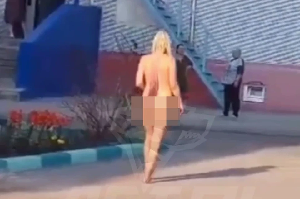В Новосибирске голая женщина устроила танцы около вокзала «Новосибирск-Главный»