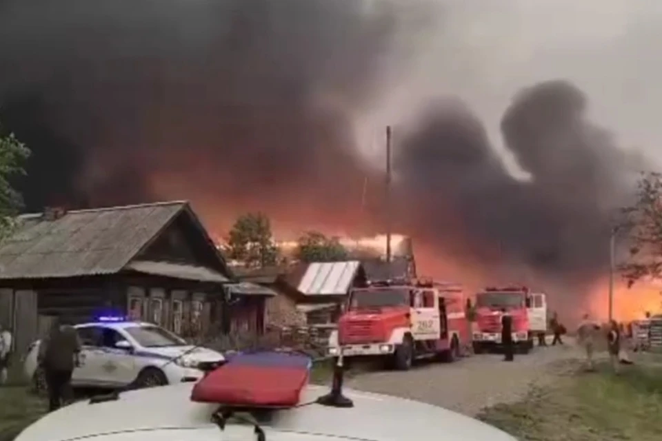 Пожар в Шайдурихе уничтожил 41 дом. Фото: МЧС по Свердловской области