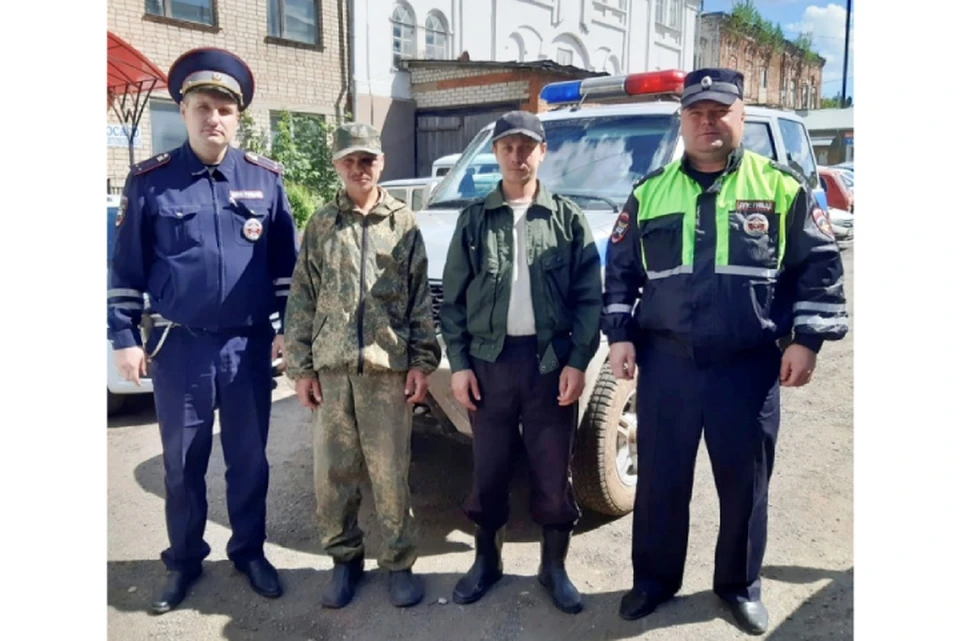 Мужчины 5 часов блуждали по лесу, потом их еще несколько часов искали сотрудники. Фото: УМВД России по Кировской области