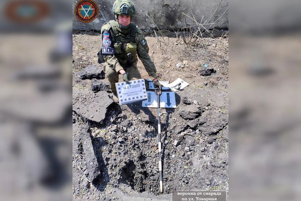 Сегодня днем при обстреле улицы Товарной из артиллерии получил ранение 50-летний местный житель. Фото СЦКК ДНР