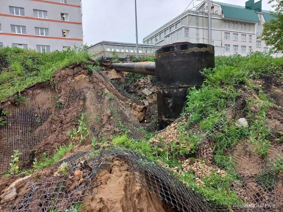 Склон не выдержал затяжных ливней в первой декаде июля. Фото: Тг-канал "В Нижнем"
