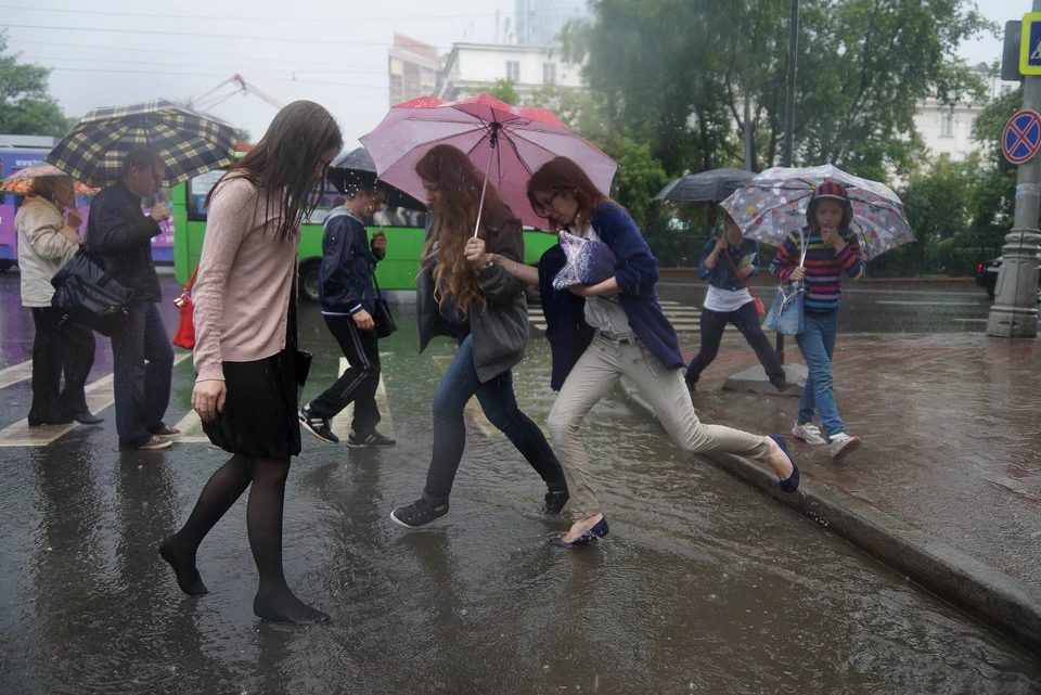 В ливень на некоторых улицах скапливается особенно много воды