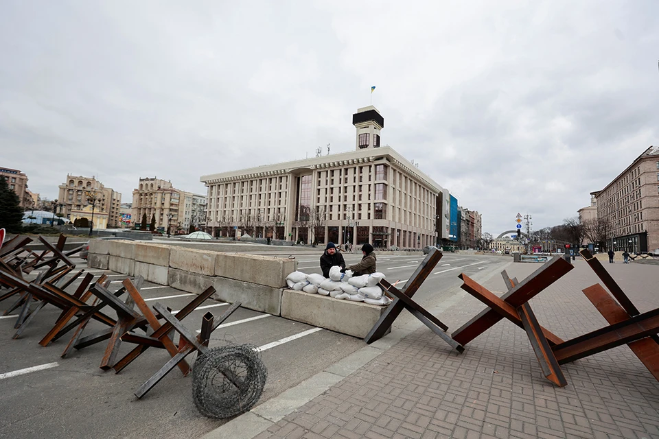 В Киеве прогремели взрывы, мэр Кличко сообщил, что работает ПВО.