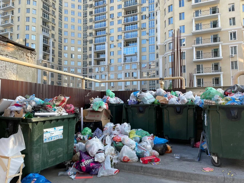 Свалки во дворах обещают разгрести.