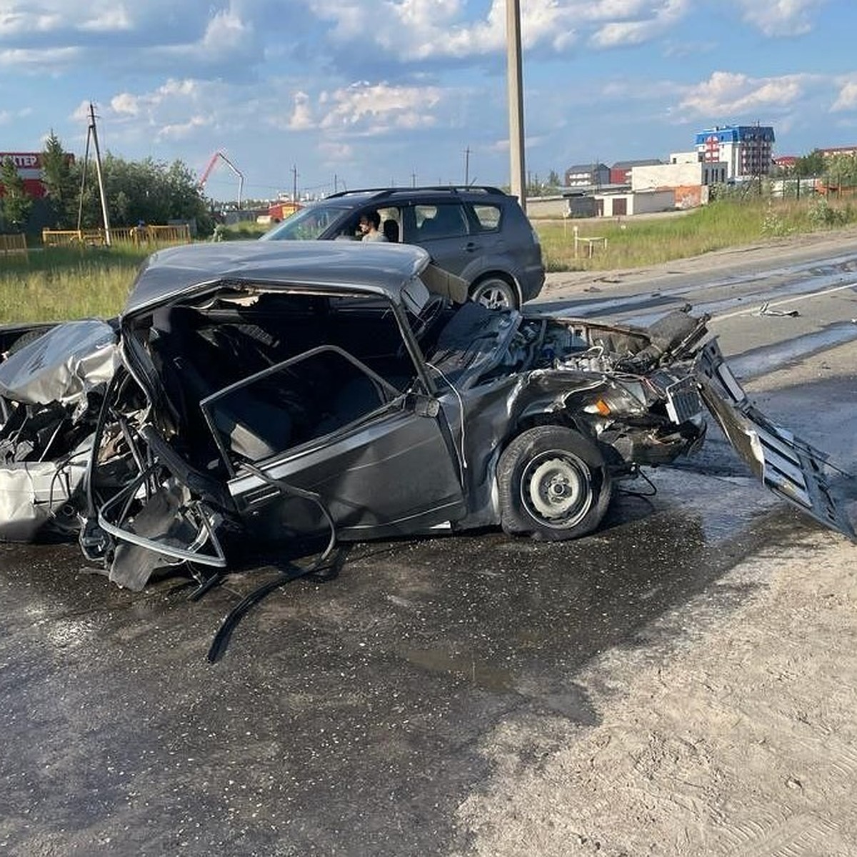 В Новом Уренгое в жутком ДТП с участием трех автомобилей серьезно пострадал  мужчина - KP.RU