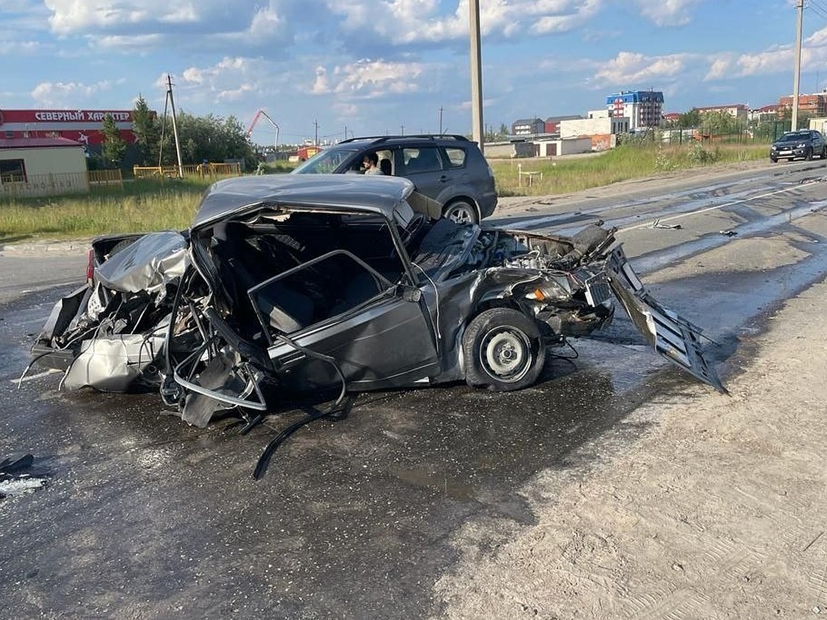 В Новом Уренгое в жутком ДТП с участием трех автомобилей серьезно пострадал  мужчина - KP.RU