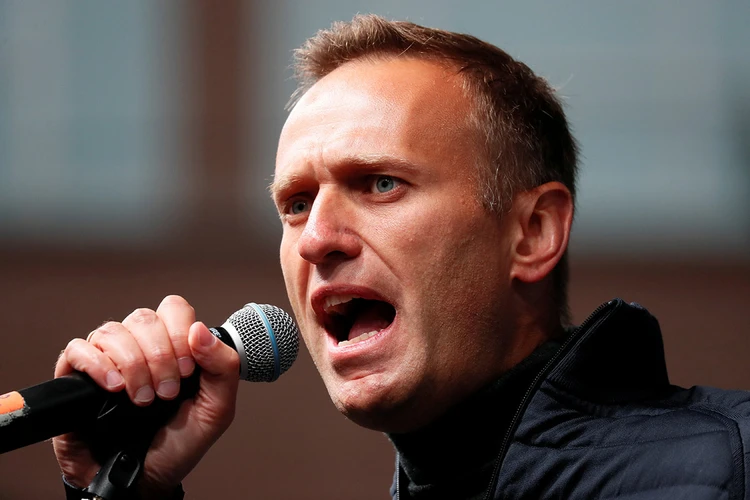 Навальному требуют добавить до 20 лет за экстремизм