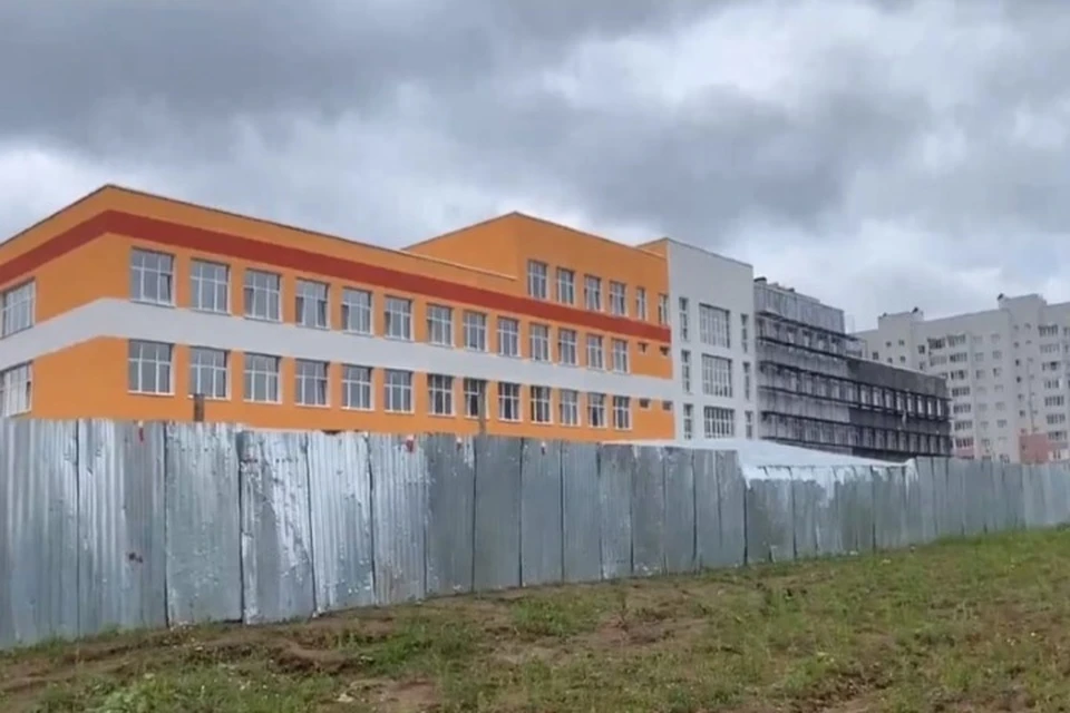 В Ярославле школу на улице Пашуковской планируют достроить к 1 сентября. ФОТО: скриншот из видео Артема Молчанова ВКонтакте