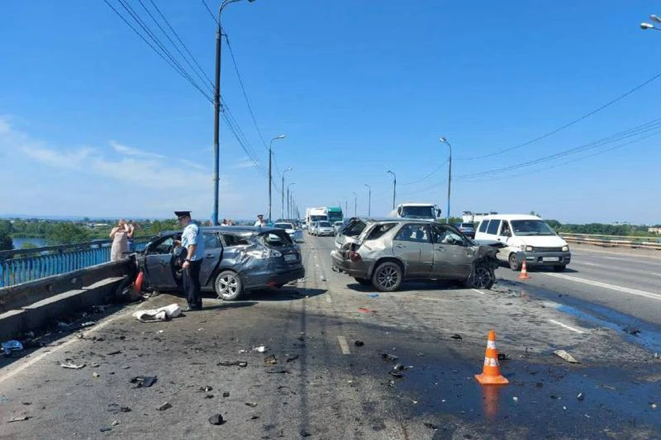Пассажир Ford Focus погиб при столкновении с Toyota Harrier на мосту в Иркутске