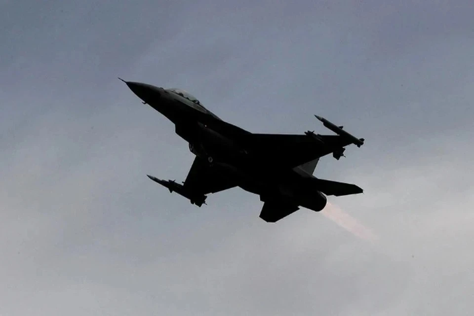Глава Минобороны Украины Резников сообщил, что пилоты ВСУ начнут обучаться управлению F-16 в августе