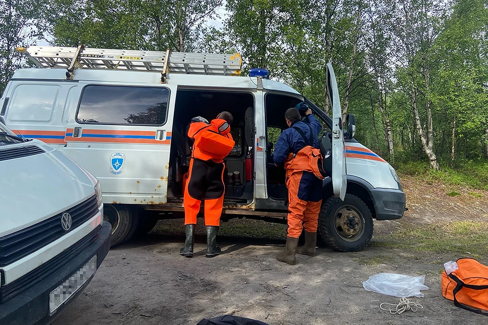 В Мурманской области завершились поиски рыбака, который пропал на реке Чуна. Фото: Профессиональная аварийно-спасательная служба / vk.com/passapatity