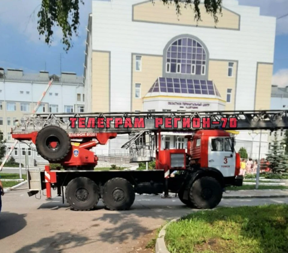 Около 175 человек эвакуировали при пожаре в перинатальном центре в Томске -  KP.RU