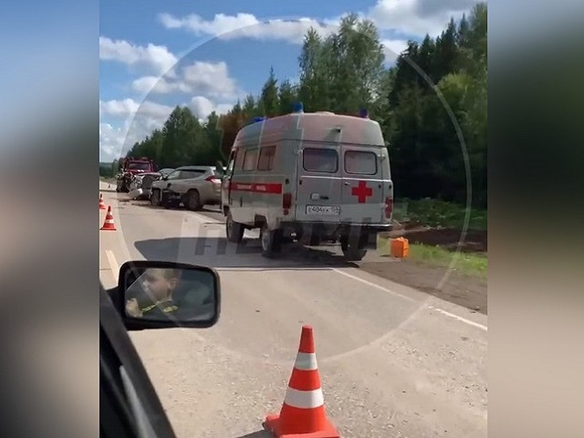 В ДТП на трассе в Пермском крае два человека погибли и двое пострадали -  KP.RU