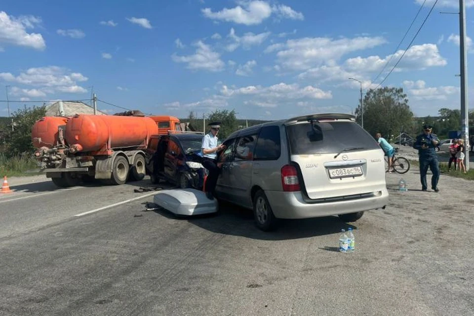 Авария произошла в четвертом часу дня Фото: УГИБДД по Свердловской области