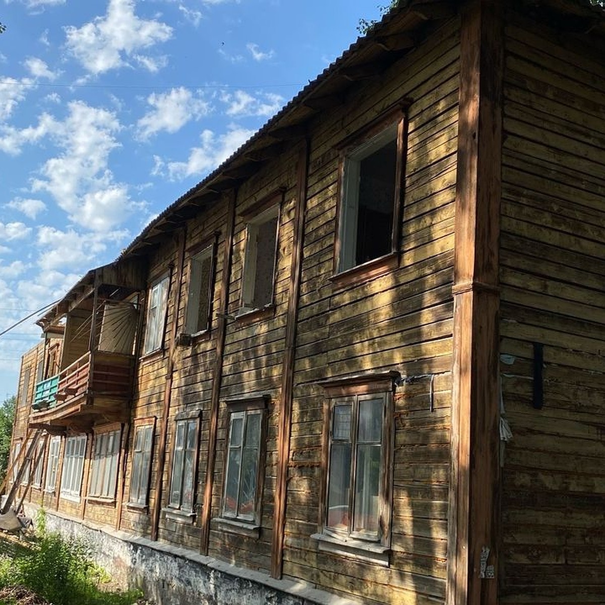 В микрорайоне Щ в Новосибирске на месте деревянного барака построят новую  высотку - KP.RU