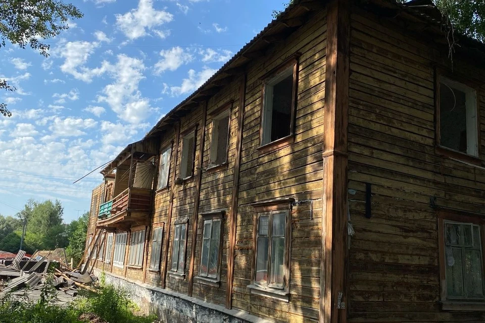 В Новосибирске в микрорайоне Щ сносят дом № 13 по улице Рубиновой. Фото: Марина Мезина/"Навигатор"