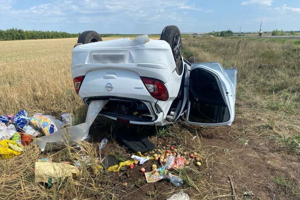 Маленький пассажир автомобиля получил травмы, его увезли в больницу.