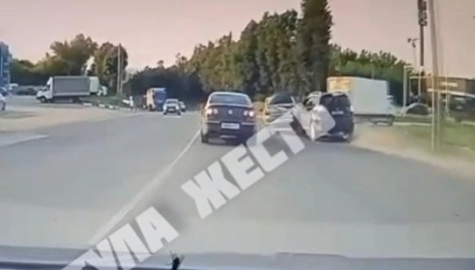 В Туле пьяный водитель автомобиля Mitsubishi устроил ДТП в районе Мыльной горы