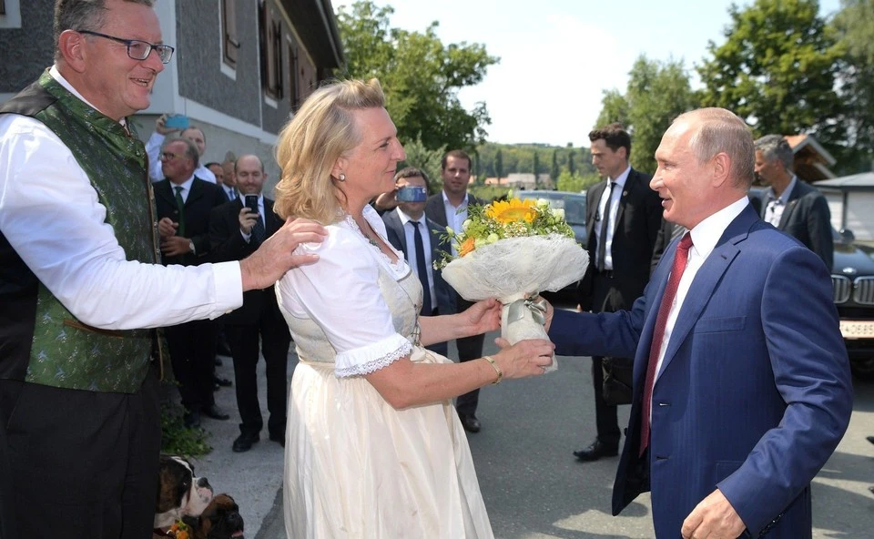 Экс-глава МИД Австрии Кнайсль переехала в деревню Петрушово под Рязанью