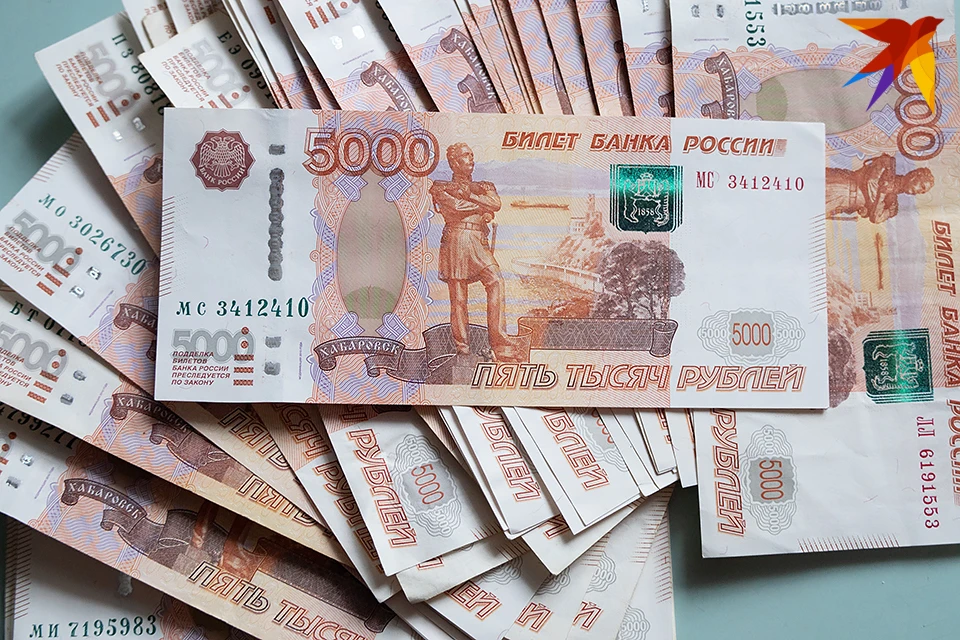 Большая часть этой суммы - 57,1 миллиарда рублей - приходится на потребительские кредиты, остальное - ипотека.
