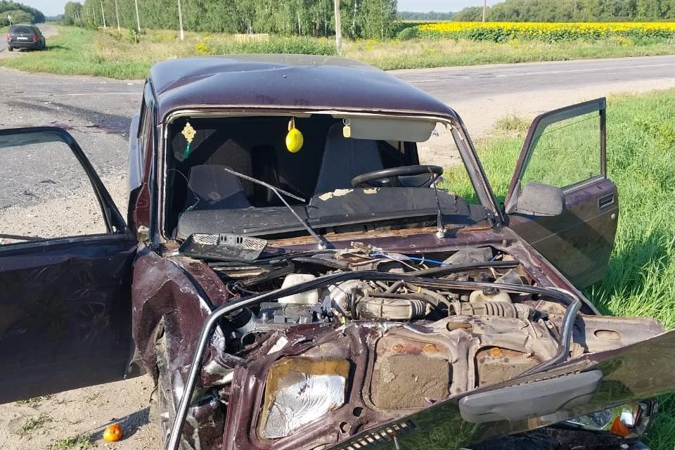Двое водителей пострадали в ДТП с ВАЗами на перекрестке под Липецком