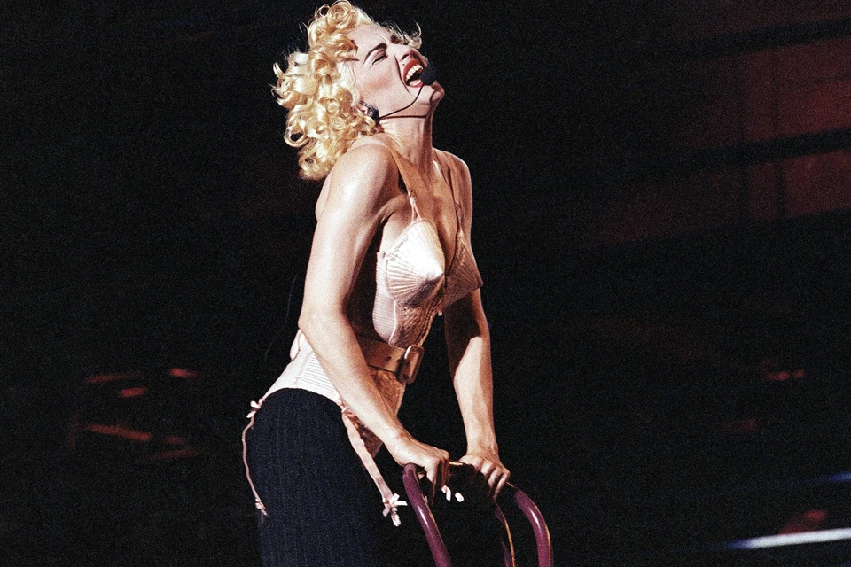 Мадонна на протяжении десятилетий удерживалась на плаву, бесконечно меняя образы