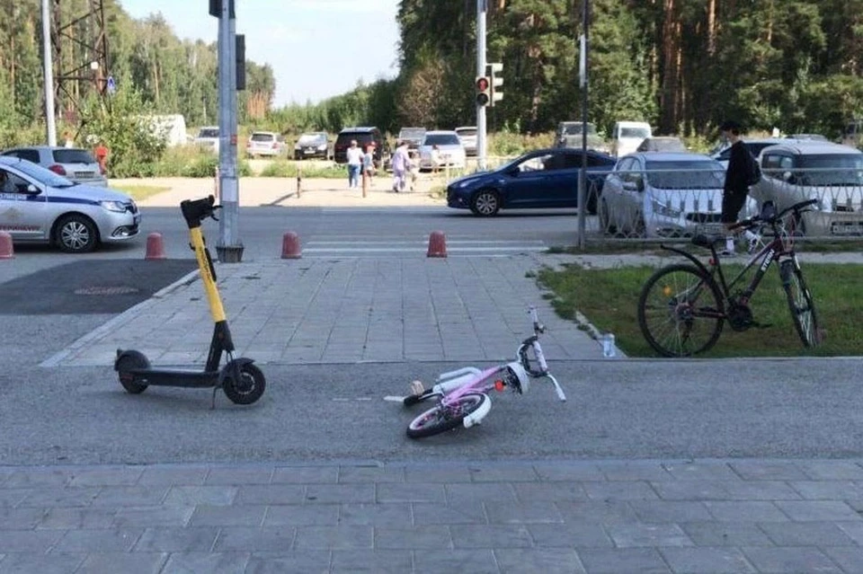 Девочку с травмой головы увезли в больницу. Фото: ГИБДД по Екатеринбургу