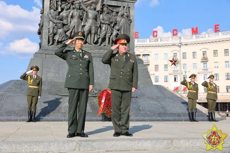 Ли Шанфу и Виктор Хренин в Минске. Фото: «Ваяр».