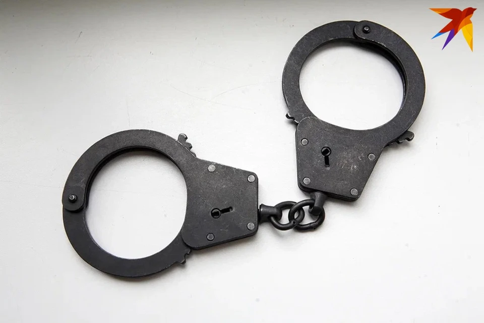 В Гродно пьяный мужчина камнем разбил окна в Старом замке. Снимок носит иллюстративный характер.