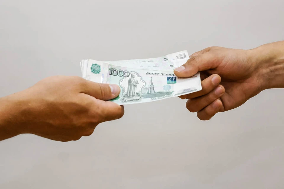 Чиновник получил 69 тысяч рублей от субподрядчика за общее покровительство