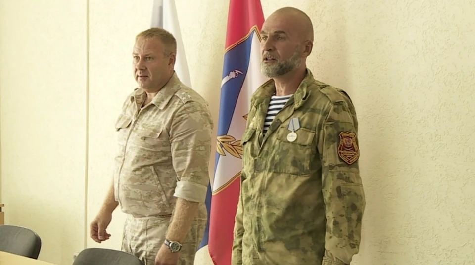 Виталий Алтухов (справа). Фото: sev.gov.ru