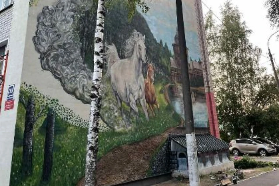 Арт появился на доме по улице МОПРа. Фото: киров.рф