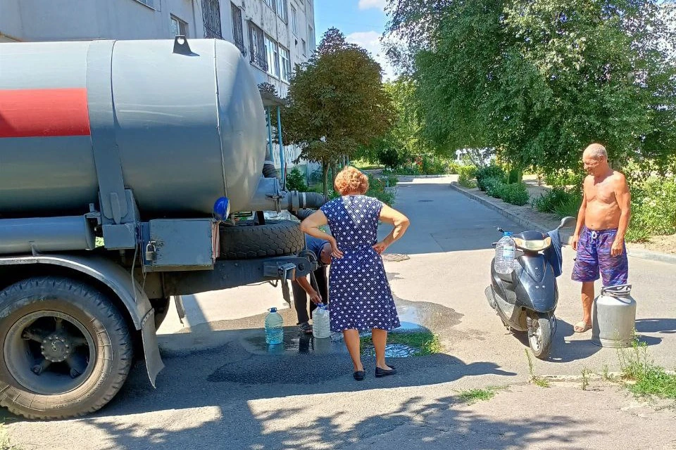Для жителей округа организован подвоз воды Фото: Новокаховская администрация
