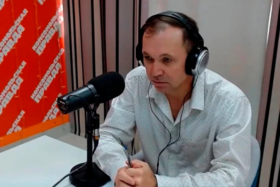 Станислав Беляев говорит, что клиника постоянно нарушала условия договора. Фото: Стоп-кадр с трансляции