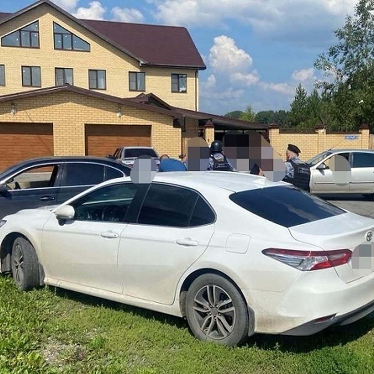 Житель Екатеринбурга едва не лишился Toyota Camry за долги по кредиту -  KP.RU