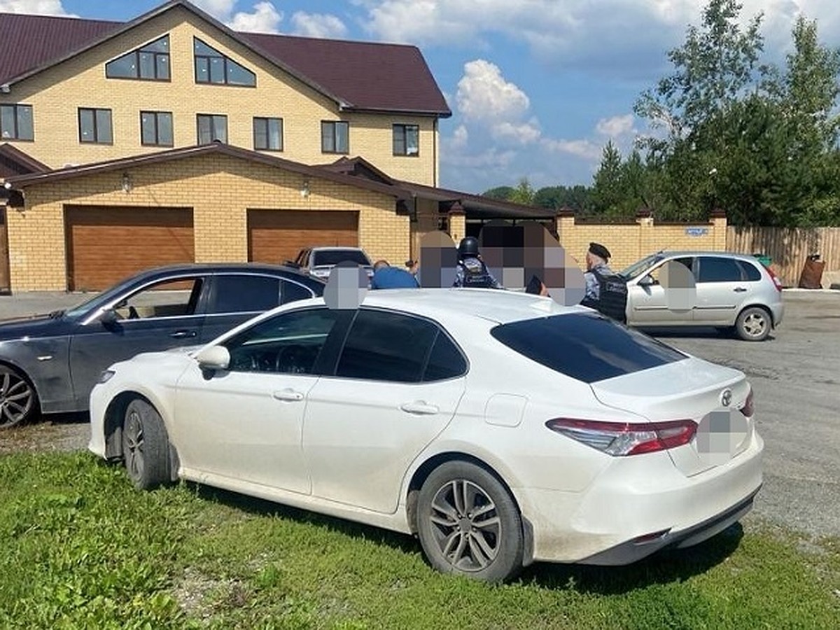 Житель Екатеринбурга едва не лишился Toyota Camry за долги по кредиту -  KP.RU