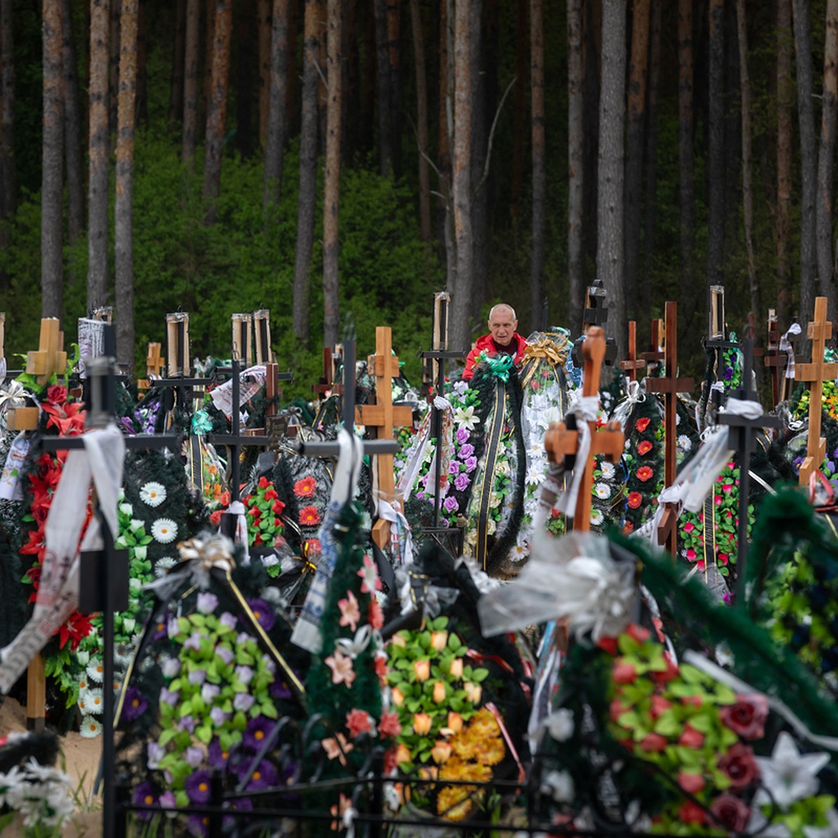 Кладбища Украины переполнены могилами военных: министр Резников уверяет,  что 