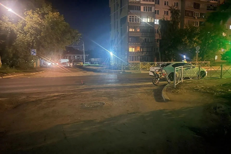 В Новосибирске ребенок на мотоцикле влетел в иномарку. Фото: ГИБДД по Новосибирску.
